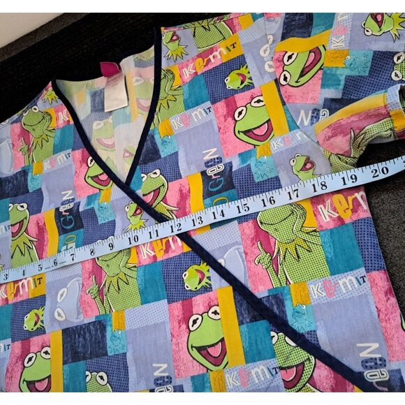 Disney Scrub Uniform Top Womens XS Kermit the Frog V-Neck Go Green Medical Shirt - Picture 1 of 7
